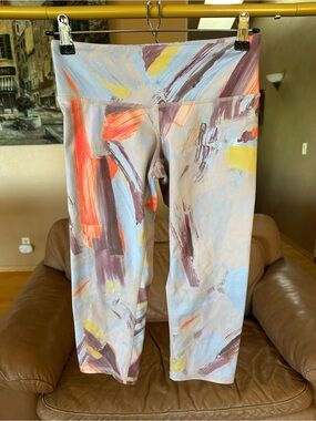 ALO Yoga Painted Brushstroke Capri Leggings in Pastel Multicolor